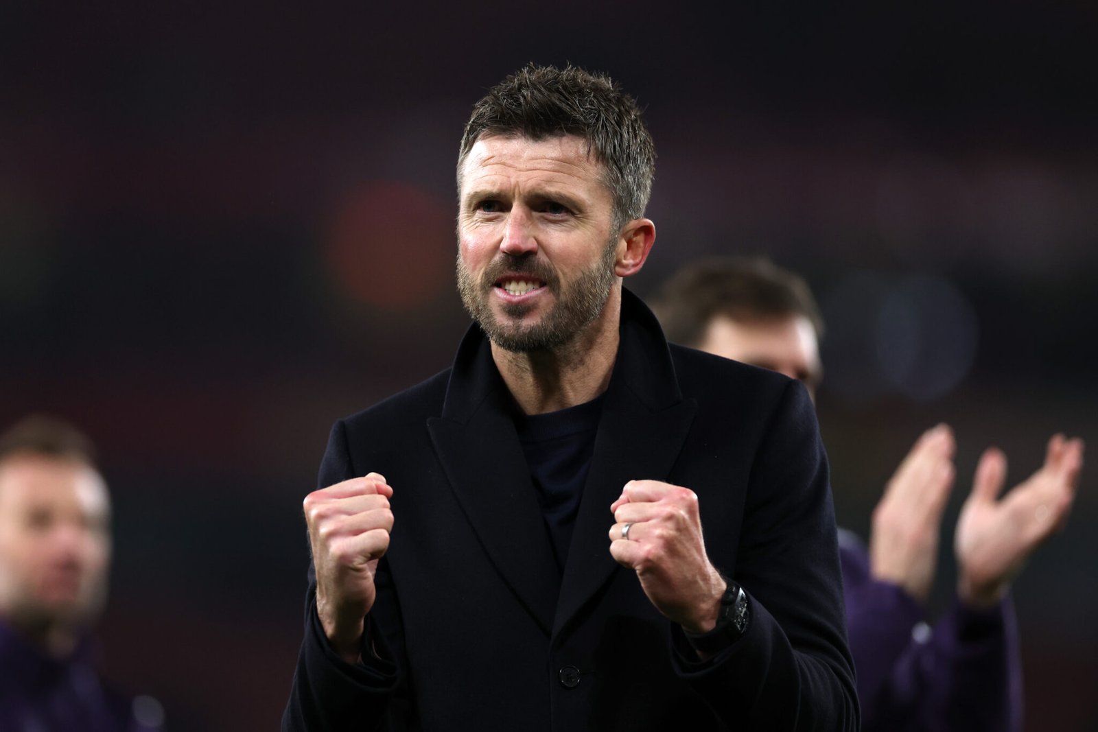 Michael Carrick coaches Manchester United