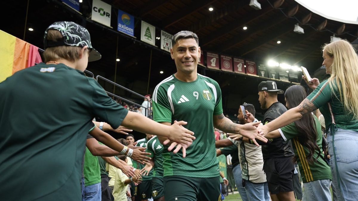 Felipe Mora greets Portland Timbers supporters before kickoff