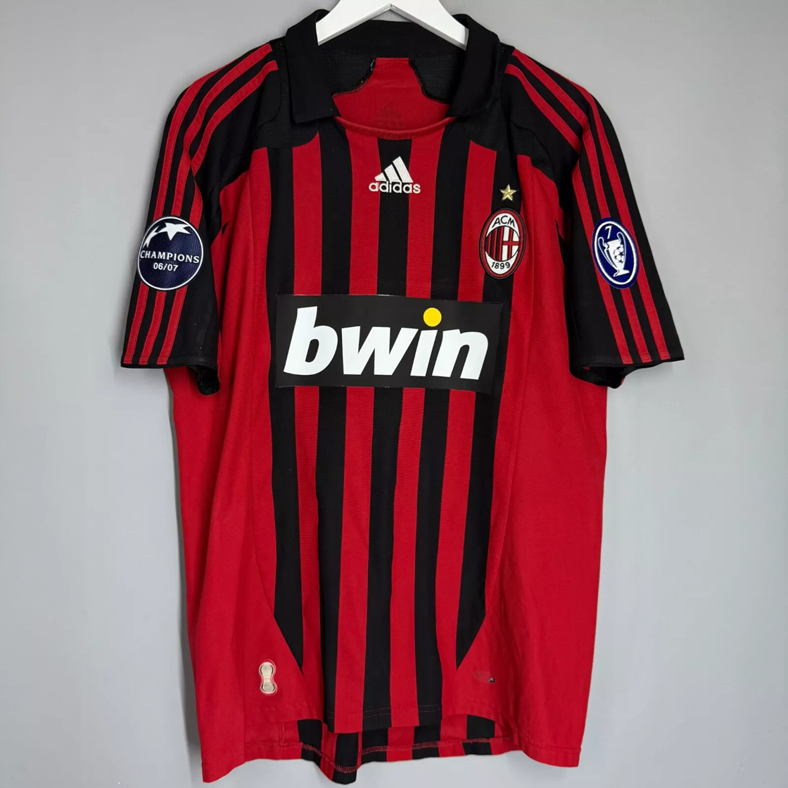 Kaká in the red and black AC Milan shirt with number 22 on the back