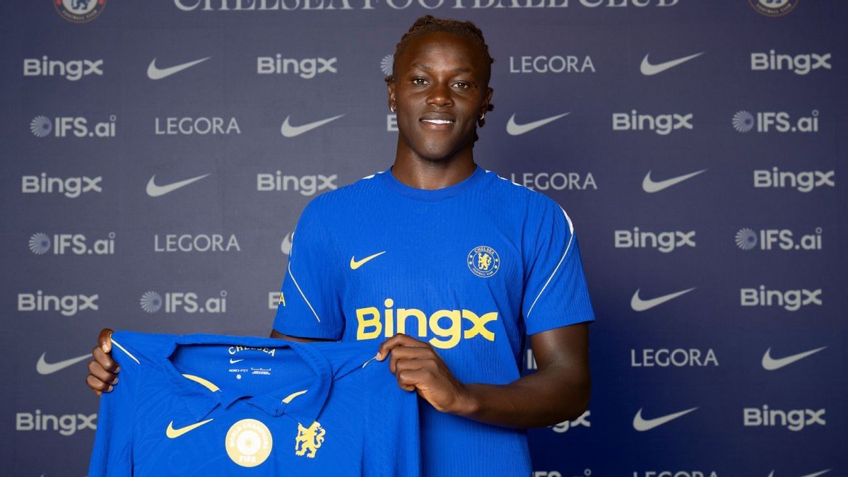 Geovany Quenda poses with a Chelsea shirt after completing his transfer from Sporting