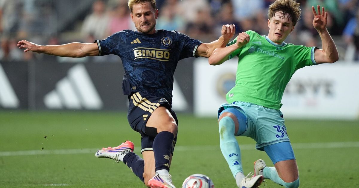 Philadelphia Union and Seattle Sounders players challenge for the ball at Subaru Park