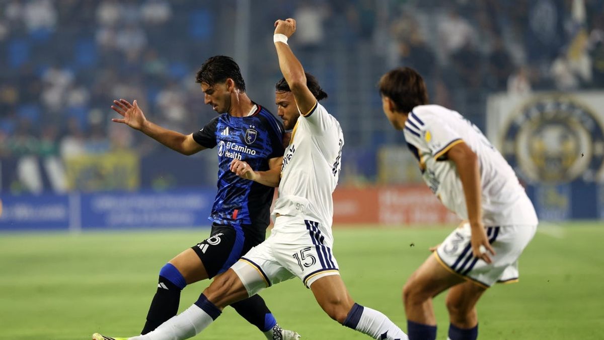 San Jose Earthquakes and LA Galaxy players battle for the ball at Dignity Health Sports Park
