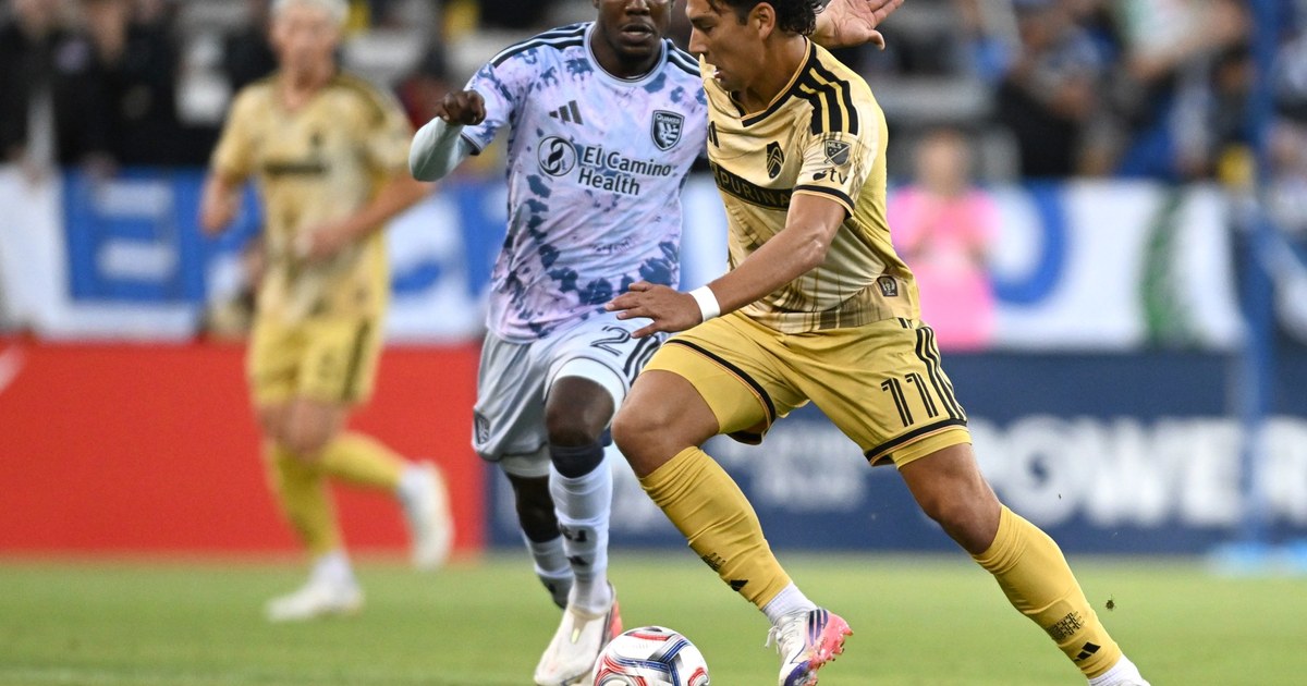 St. Louis City on the ball against San Jose Earthquakes at PayPal Park