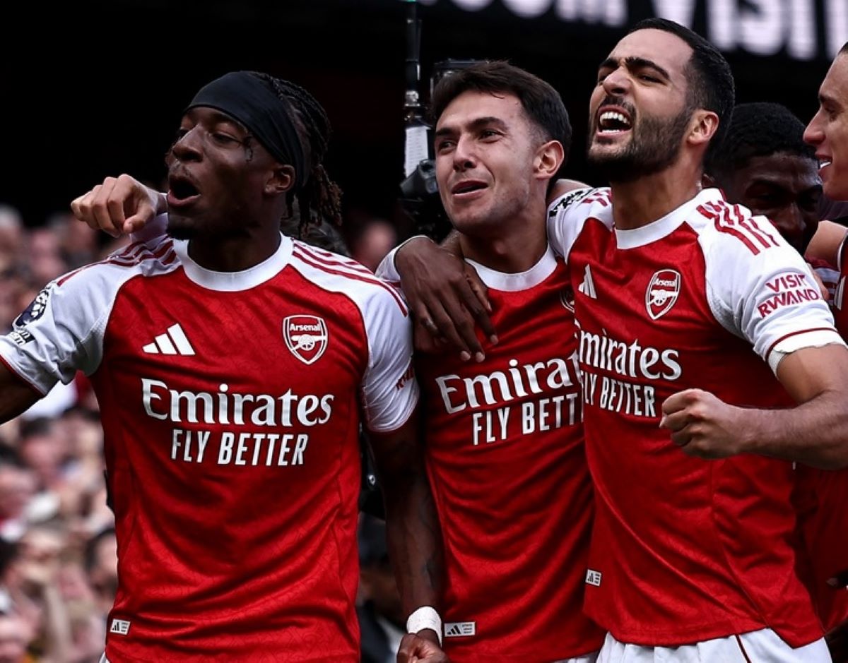 Arsenal celebrate a goal