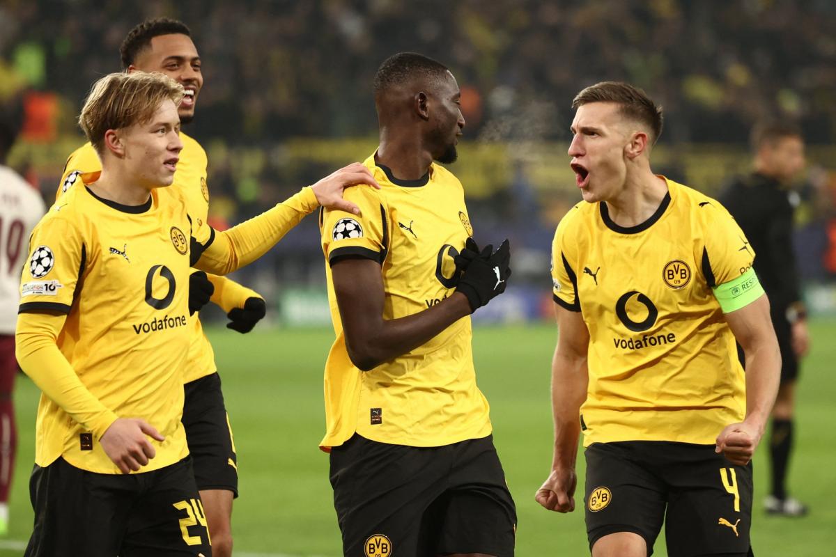 Goal celebration from Borussia Dortmund vs Villarreal